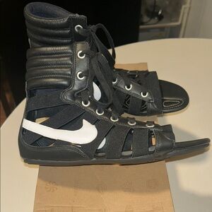 “SEND UR PRICE?” NEW! RARE…”NIKE” Black Gladiateur II Sneaker/Sandals ♥️